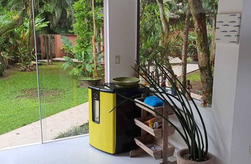 Guarutuba House | Linda Casa PÉ NA Areia, Três Suítes, Churrasqueira, Hidromassagem