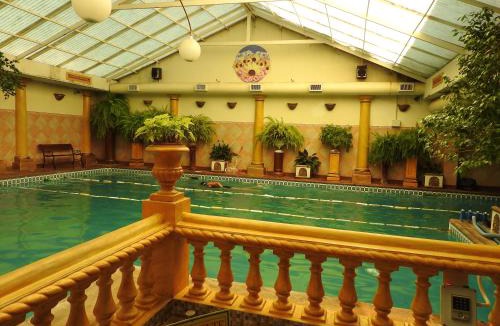 El Bolson Apartment | Los Girasoles team family