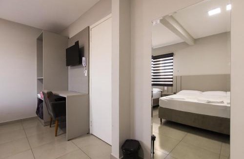 Guarapuava Apartment | Lou Suítes 9- com 2 camas de casal - total confort