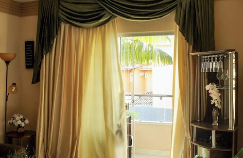 Taperapua Beach Apartment | Luxury 3BR Retreat in Tropical Paradise with Pool Close to the Beach.
