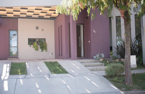 Lujan de Cuyo House | MALBEC, Magnificent house with vineyards and prestigious Winery!