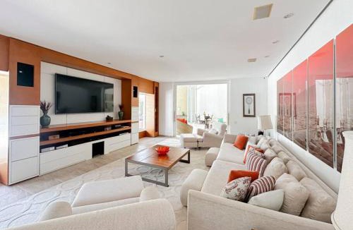 Jardim Acapulco House | Mansão quadra de tênis, sala jogos, serv completo