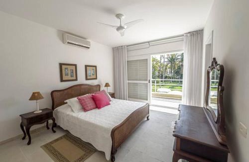 Jardim Acapulco House | Mansão quadra de tênis, sala jogos, serv completo