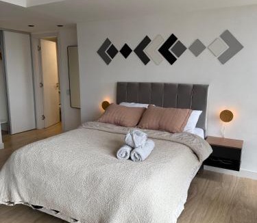 La Perla Apartment | MarDelSuites - Studios Modernos Piso Alto - Vista al Mar, Cochera Opcional, AC, Pileta, 2min Playa