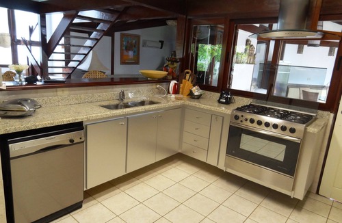 Maresias House | Maresias in Corner Moreira - Foot in the sand in spectacular gated community!