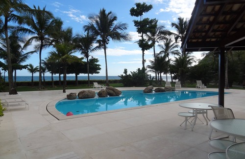 Maresias House | Maresias in Corner Moreira - Foot in the sand in spectacular gated community!