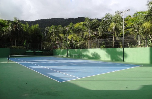 Maresias House | Maresias in Corner Moreira - Foot in the sand in spectacular gated community!