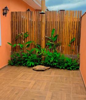 Agua Branca House | Maruá Casa próximo da praia do Perequê com garagem e churrasqueira