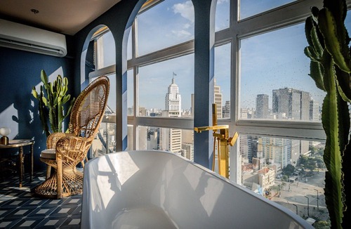 Republica House | Mirante Arcos: View with bathtub from the 37th