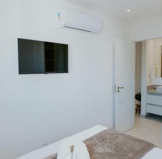 Praia de Itaparica Apartment | Modern 2-bedroom apartment with pool and gym.