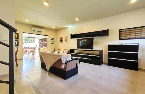 Luque Villa | Modern Duplex with Pool in Luque