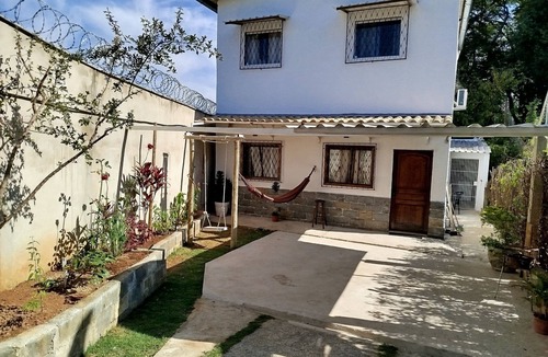 Parque Xangri-La 1a Secao House | Modern house with a country feel.