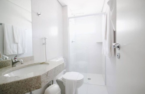 Sao Paulo Hotel | Modern São Paulo Adventure w/Pool and Gym | 5.2mi to Liberdade District