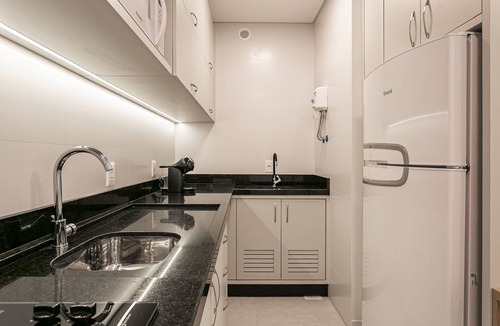 Carvoeira Apartment | Modern studio | 500m from UFSC | Dining #CARV05