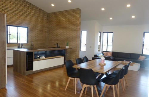 Itapua Department House | Modernes Ferienhaus in Paraguay, Hohenau mit Reitanlage und Beachvolleyball