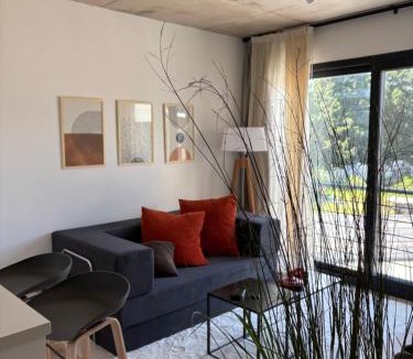 Villa Rosa Apartment | Moderno y cálido en Officia Pilar con piscina y cowork