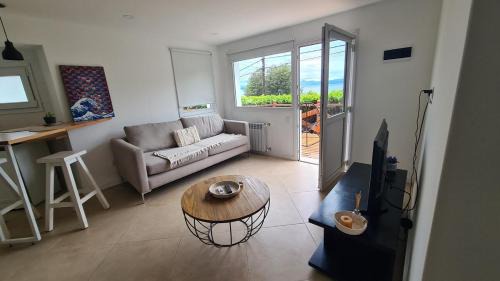 Playa Bonita Apartment | Monoambiente con deck y vista al lago en Playa Bonita