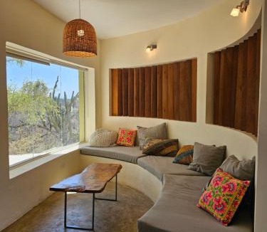 Coneta House | MONTE ZION