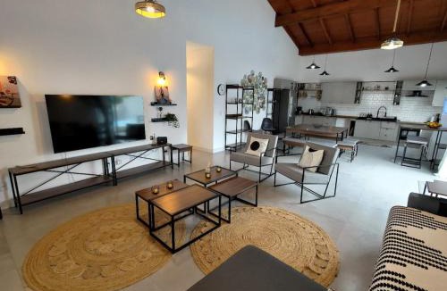 Daniela House | New house, with swimming pool 5 min from the beach on foot!