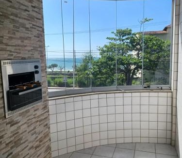 Enseada Azul Apartment | Novidade na Enseada Azul! Apto com churrasqueira, área gourmet e Ar condicionado a 150m da praia