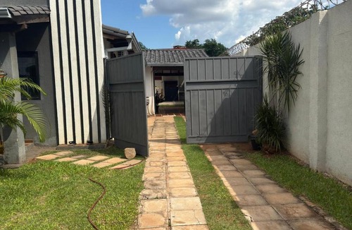 Fernando De La Mora Ski Chalet | Oasis Asunción - Casa con Piscina en Fernando de la Mora zona norte - Barrio Domingo Savio en Asunción