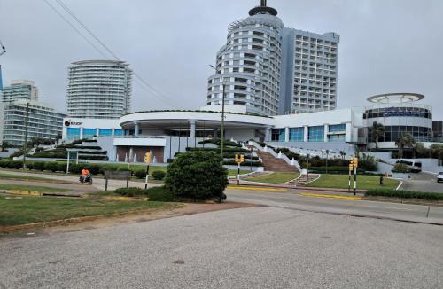 Punta del Este Apartment | Oasis en Punta del Este a metros de playa Mansa,junto al Hotel Enjoy Piscina climatizada y vista al mar