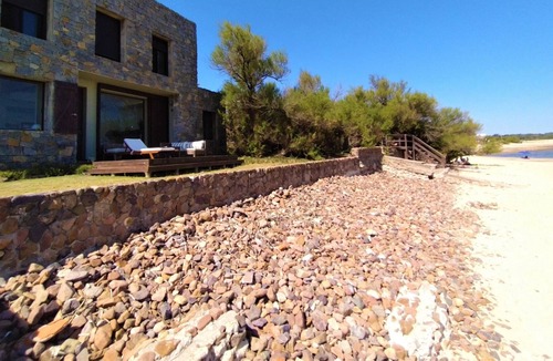 Las Flores House | Ocean Frontline Dream Beach House 25 mins from Punta Del Este