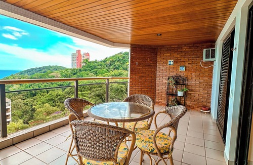 Parque Enseada Apartment | Ocean View and Air Conditioning