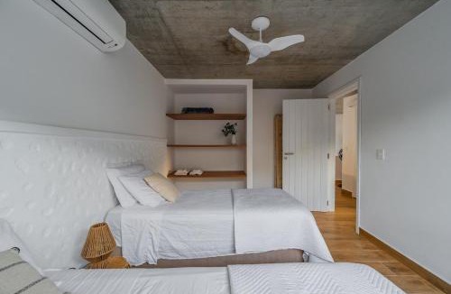 Guarutuba House | Pé Na Areia, 6 Quartos, Casa Azul