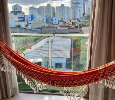 Candeias Apartment | Pôr do sol na sacada, lareira e cinema no Candeias