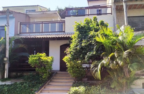 Campo Grande House | Penthouse with pool, barbecue, and bathtub: Jeanne's Country House