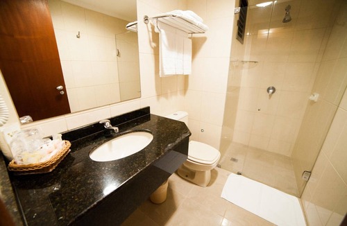 Centro Hotel | Pet-Friendly Cascavel Stay | 2.5 mi to Zoológico Municipal de Cascavel