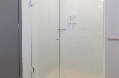 Umuarama Hotel | Pet-Friendly Room for Couple | Access to Outdoor Pool | Close to Restaurants