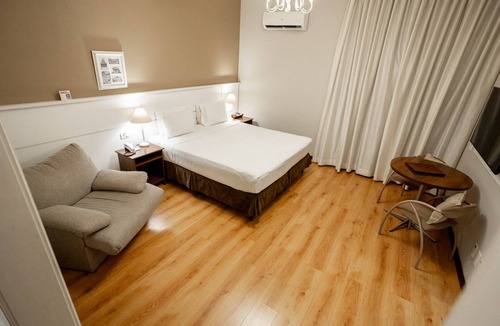 Centro Hotel | Pet-Friendly Room Perfect for Families Exploring Charming Downtown Ponta Grossa