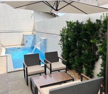Jardim Casablanca House | Piscina Aquecida Quartos com Ar cond 700m Praia