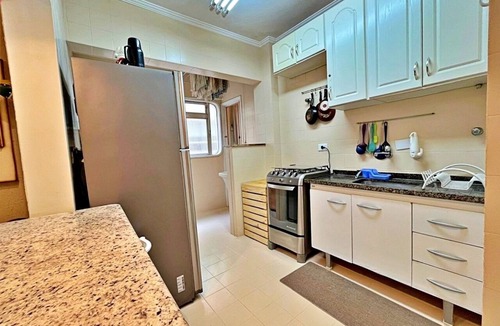 Barra Funda Apartment | PITANGUEIRAS 50 METERS FROM THE SEA, SERVICE. Beachfront, side view of the sea, Wi-Fi