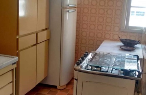 Barra Funda Apartment | Pitangueiras, Guarujá, apartment 50 m from the beach, great location, Wi-Fi.