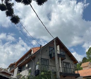 Vila Britania House | Pousada Impera - Campos do Jordão