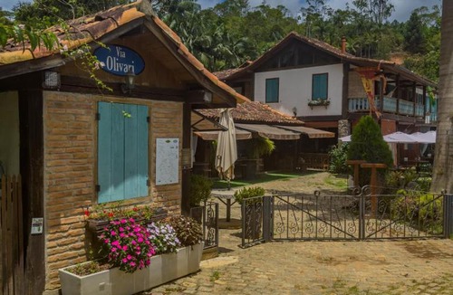 Castelo House | Pousada na Cervejaria Altezza - vista para Pedra Azul