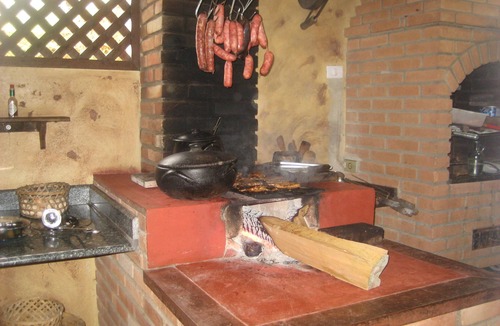 Tapirai Hotel | Pousada Recanto dos Pinheiros