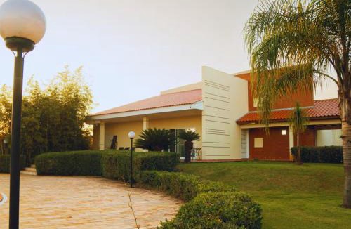 Foz do Iguacu House | Private Retreat in Foz do Iguaçu | Pool & Lake