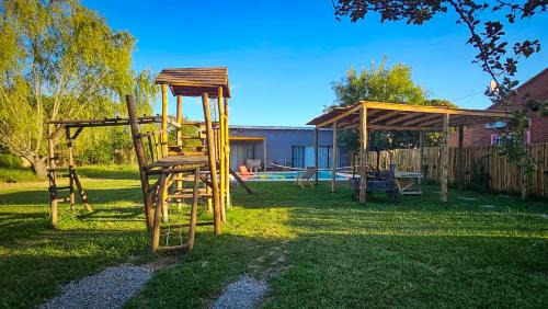 Carlos Keen House | Propiedad Privada con Piscina y parque