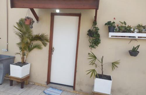 Holambra House | QUARTO CONFORTAVEL COM GARAGEM