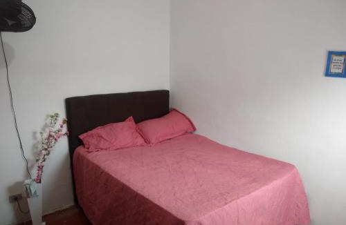 Mongagua House | Quarto e Cozinha em Mongaguá