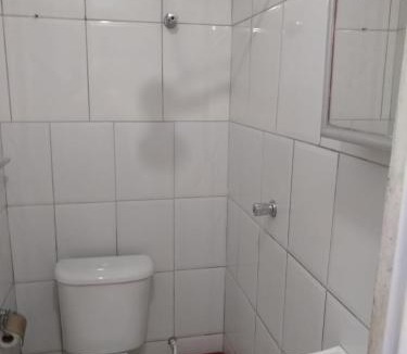 Mongagua House | Quarto e Cozinha em Mongaguá