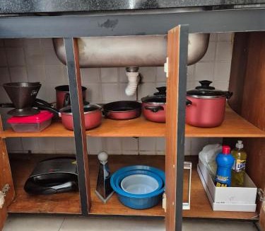 Barro Vermelho Apartment | Quarto e Sala com Estilo e Conforto