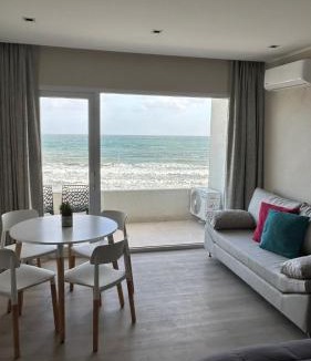 Quequen Apartment | Quequen frente al mar con pileta climatizada