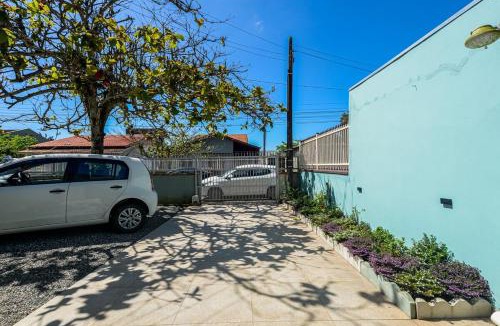 Meia Praia House | Recanto do Vô Bibi, pé na areia e no Beto Carreiro Word