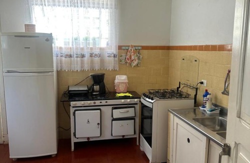 Vila Poran House | Refúgio aconchegante, WIFI, Lareira, 3km Capivari
