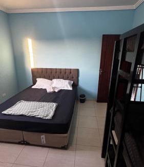 Itapevi Hostel | Refúgio Aconchegante com Garagem, Ônibus e trem